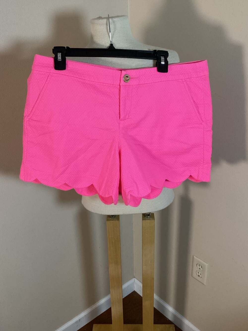 Lilly Pulitzer Neon Pink Scalloped Hem Shorts